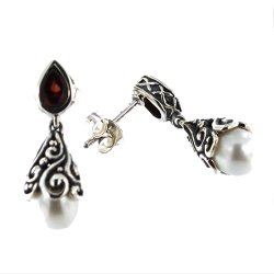 "Isadora" Slv reringe med en Ferskvands perle og en rd garnat